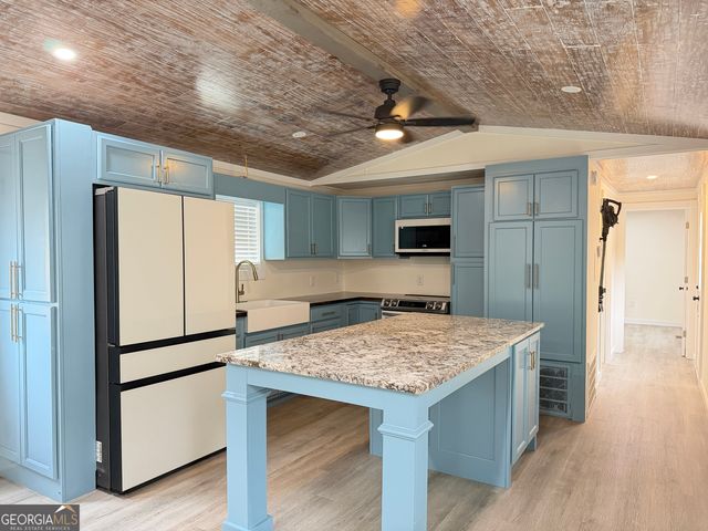 682 Lakeside Circle, Cornelia, GA 30531