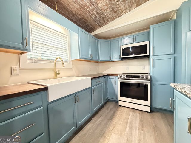 682 Lakeside Circle, Cornelia, GA 30531