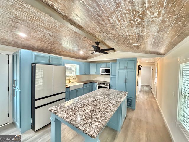 682 Lakeside Circle, Cornelia, GA 30531