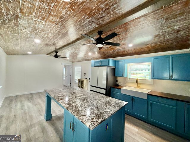 682 Lakeside Circle, Cornelia, GA 30531