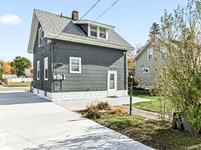 423 16th Street, Port Huron, MI 48060