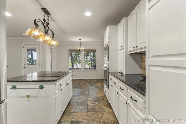 6723 E 97th Street, Tulsa, OK 74133