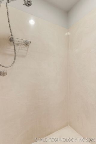 6723 E 97th Street, Tulsa, OK 74133