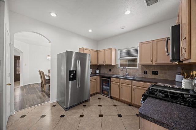 2202 Chelsea Vale Drive, Fresno, TX 77545