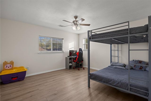 2202 Chelsea Vale Drive, Fresno, TX 77545