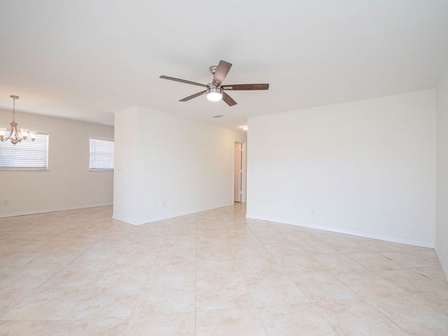 93 Spring Lake Drive 202, Vero Beach, FL 32962