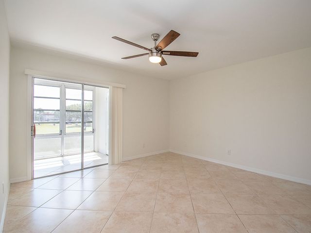 93 Spring Lake Drive 202, Vero Beach, FL 32962