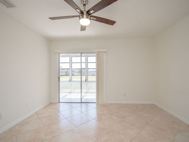 93 Spring Lake Drive 202, Vero Beach, FL 32962