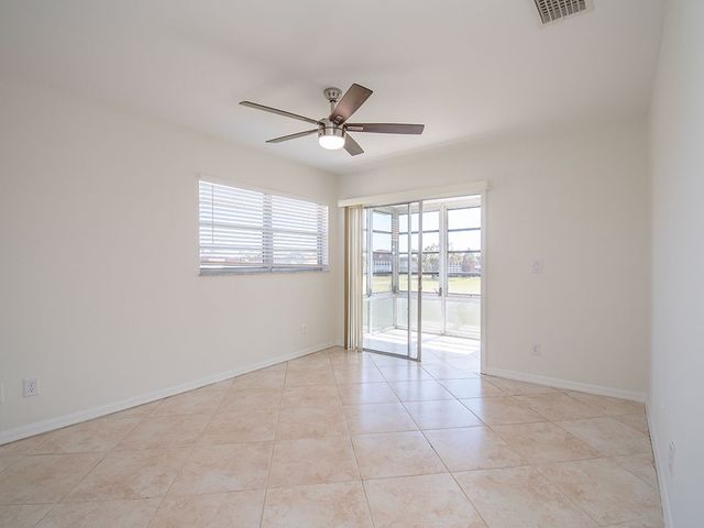 93 Spring Lake Drive 202, Vero Beach, FL 32962