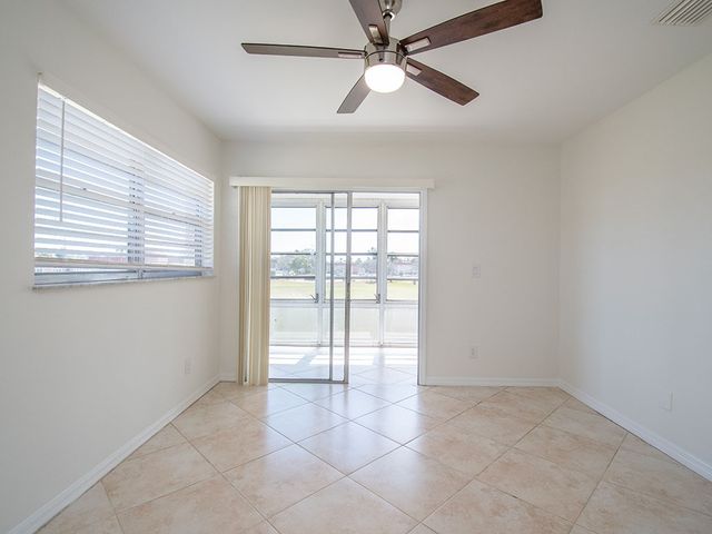 93 Spring Lake Drive 202, Vero Beach, FL 32962