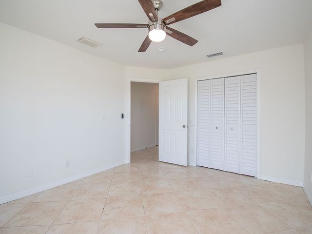 93 Spring Lake Drive 202, Vero Beach, FL 32962