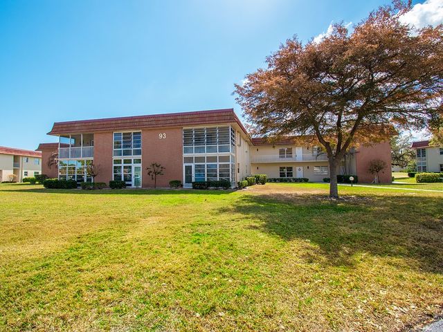 93 Spring Lake Drive 202, Vero Beach, FL 32962