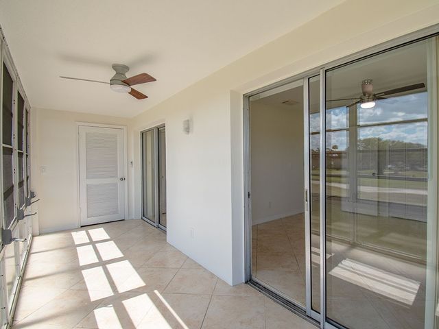 93 Spring Lake Drive 202, Vero Beach, FL 32962