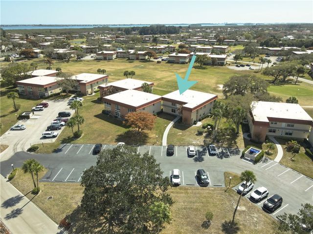 93 Spring Lake Drive 202, Vero Beach, FL 32962