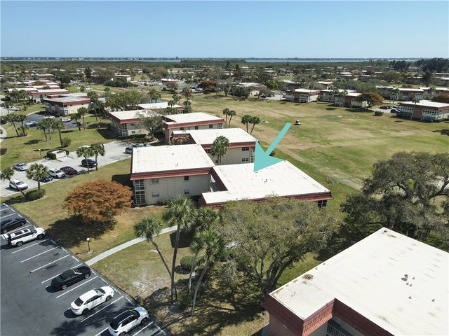 93 Spring Lake Drive 202, Vero Beach, FL 32962