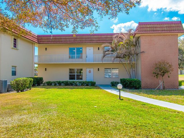 93 Spring Lake Drive 202, Vero Beach, FL 32962
