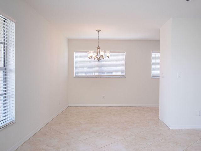 93 Spring Lake Drive 202, Vero Beach, FL 32962