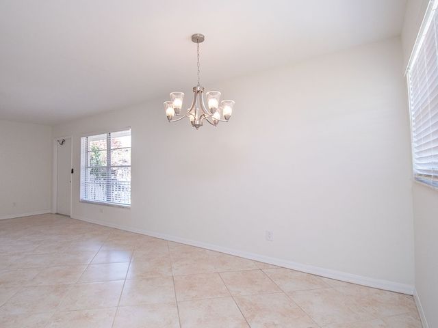 93 Spring Lake Drive 202, Vero Beach, FL 32962