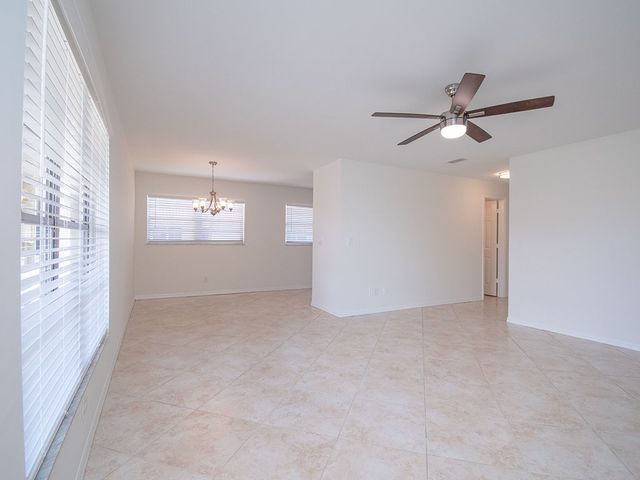 93 Spring Lake Drive 202, Vero Beach, FL 32962