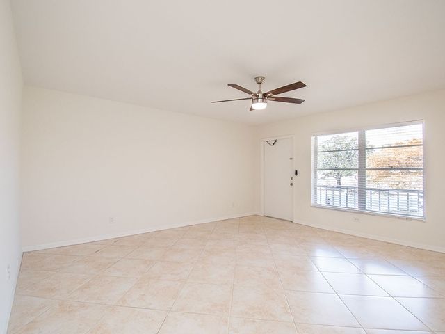 93 Spring Lake Drive 202, Vero Beach, FL 32962