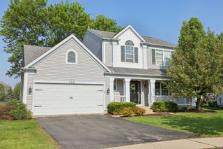 220 Carters Grove Court, Grayslake, IL 60030
