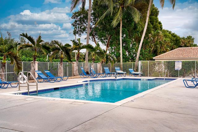 7507 Eagle Point Drive, Delray Beach, FL 33446