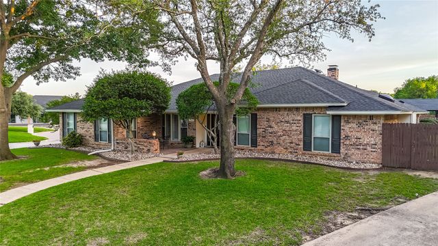 1507 Meadow Way Court, Mansfield, TX 76063