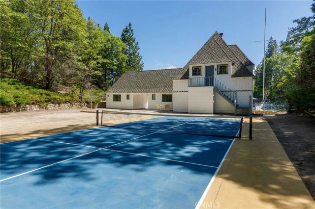 28641 North Shore Road, Lake Arrowhead, CA 92352