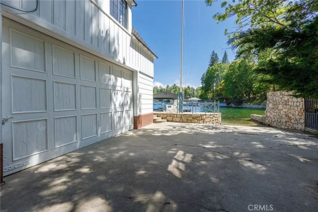 28641 North Shore Road, Lake Arrowhead, CA 92352