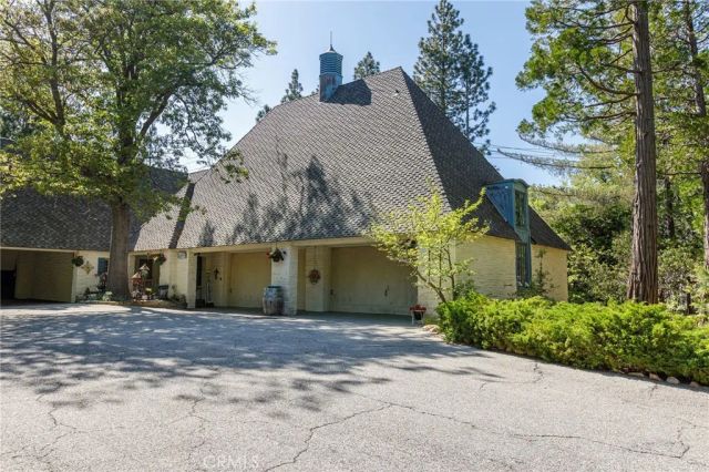 28641 North Shore Road, Lake Arrowhead, CA 92352