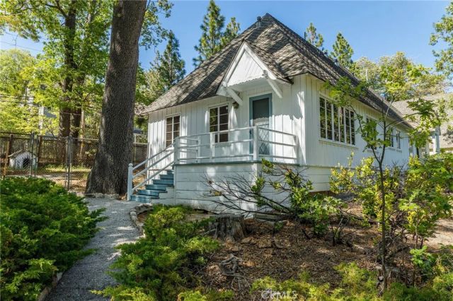 28641 North Shore Road, Lake Arrowhead, CA 92352