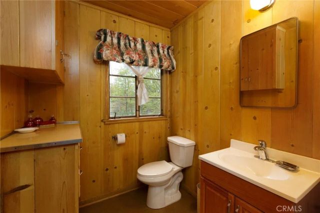 28641 North Shore Road, Lake Arrowhead, CA 92352