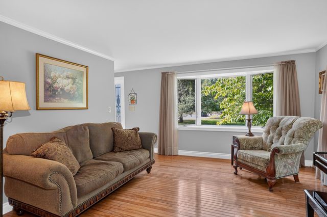 5 Carruth Dr, Northborough, MA 01532