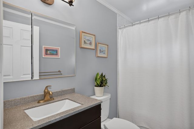 5 Carruth Dr, Northborough, MA 01532