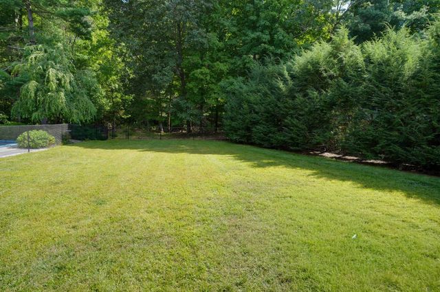 5 Carruth Dr, Northborough, MA 01532