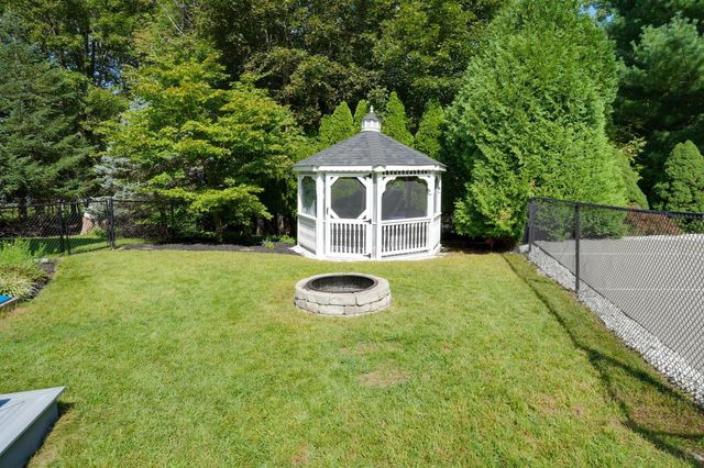5 Carruth Dr, Northborough, MA 01532