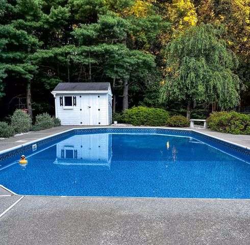 5 Carruth Dr, Northborough, MA 01532