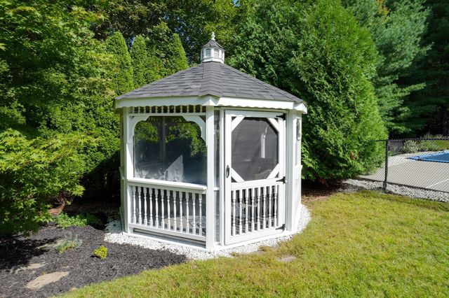 5 Carruth Dr, Northborough, MA 01532