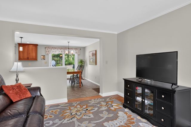 5 Carruth Dr, Northborough, MA 01532