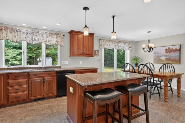 5 Carruth Dr, Northborough, MA 01532