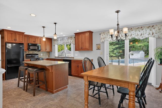 5 Carruth Dr, Northborough, MA 01532