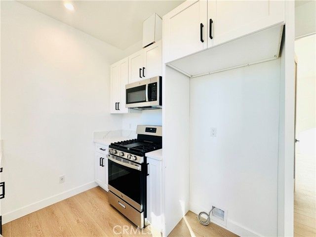 6858 Aura Avenue, Reseda (los Angeles), CA 91335