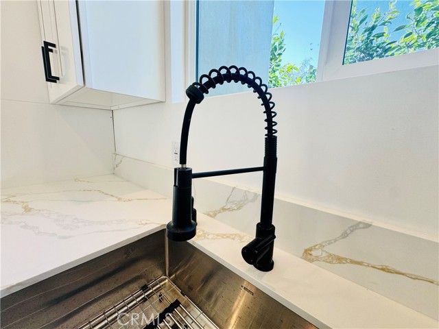 6858 Aura Avenue, Reseda (los Angeles), CA 91335