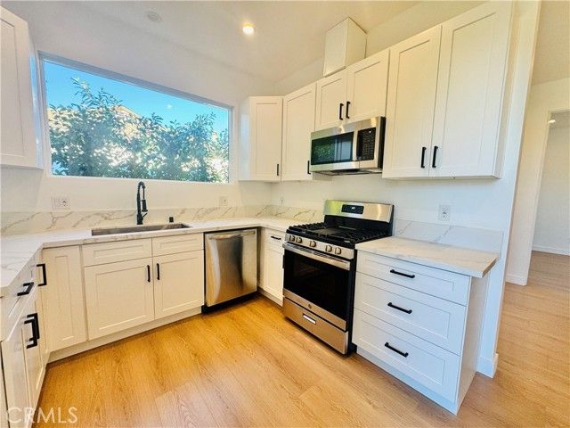 6858 Aura Avenue, Reseda (los Angeles), CA 91335