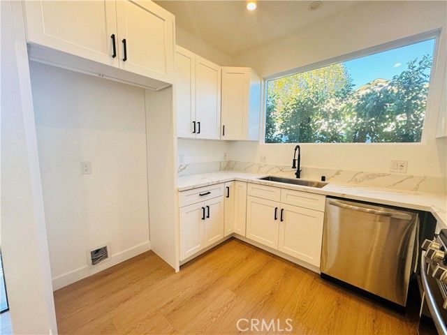 6858 Aura Avenue, Reseda (los Angeles), CA 91335