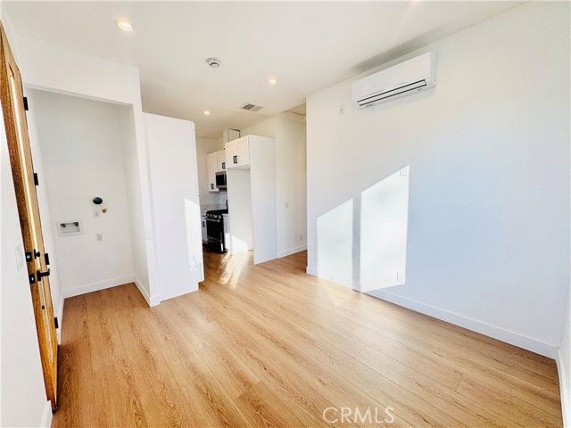 6858 Aura Avenue, Reseda (los Angeles), CA 91335