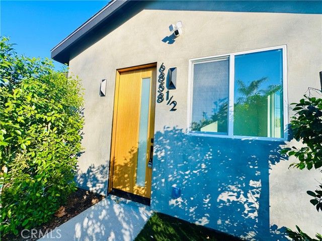 6858 Aura Avenue, Reseda (los Angeles), CA 91335