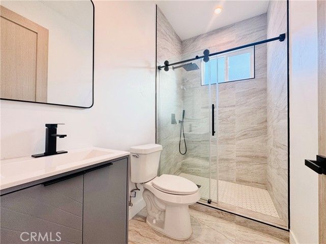 6858 Aura Avenue, Reseda (los Angeles), CA 91335