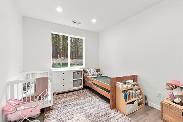 28230 N Hardesty Rd, Chattaroy, WA 99003