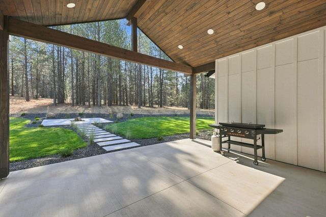 28230 N Hardesty Rd, Chattaroy, WA 99003